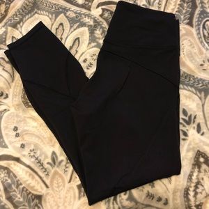 Lululemon In Movement Tight 25" 
Everlux